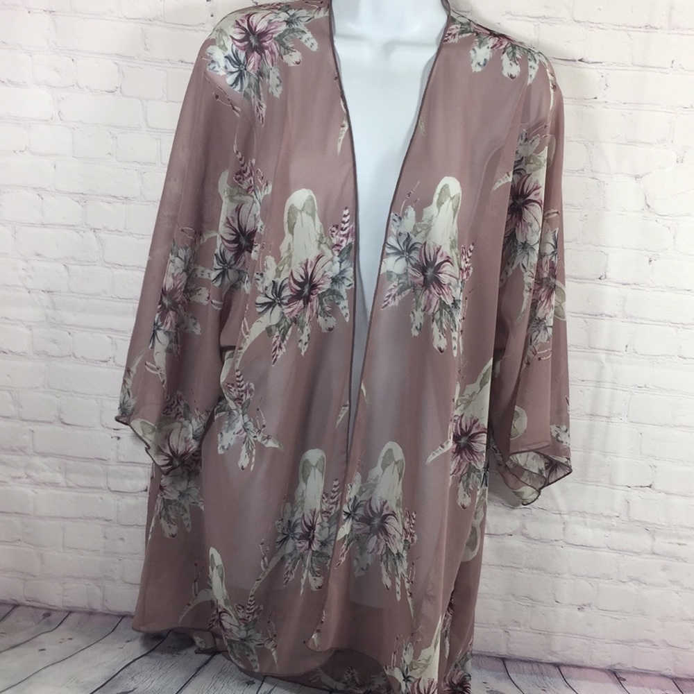 Lovely Kimono Floral Design Light Weigh Size Small - Picture 1 of 8
